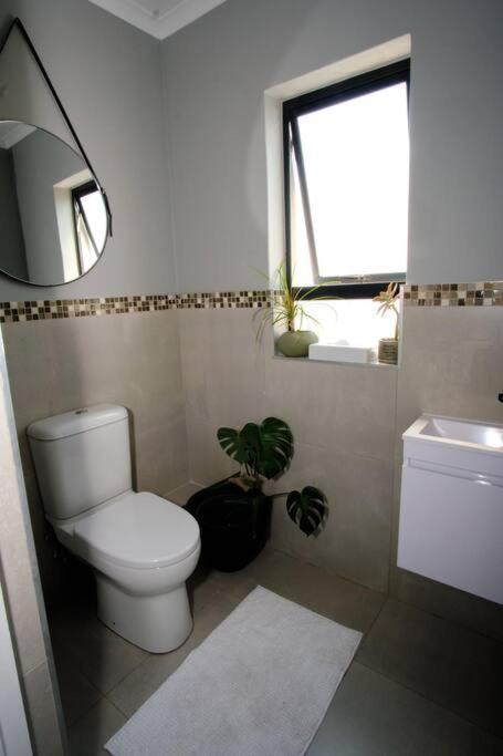 The Cozy Lily Penthouse Apartment Cape Town
