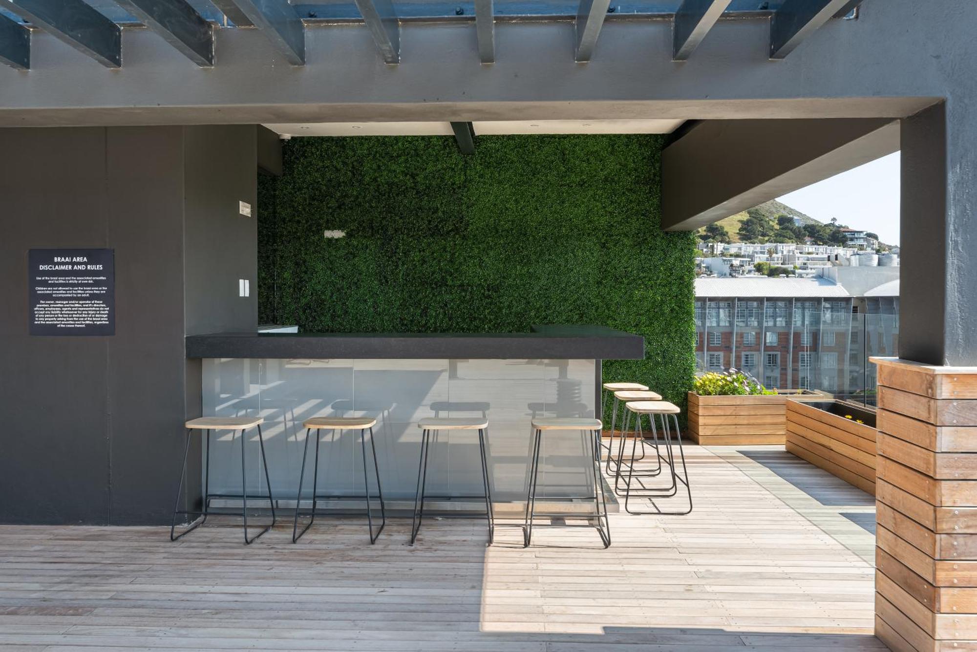 Luxury Penthouse Living In De Waterkant Apartment *