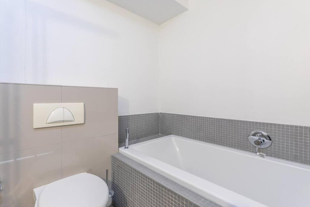 Charming 3-bed In Claremont Apartment *