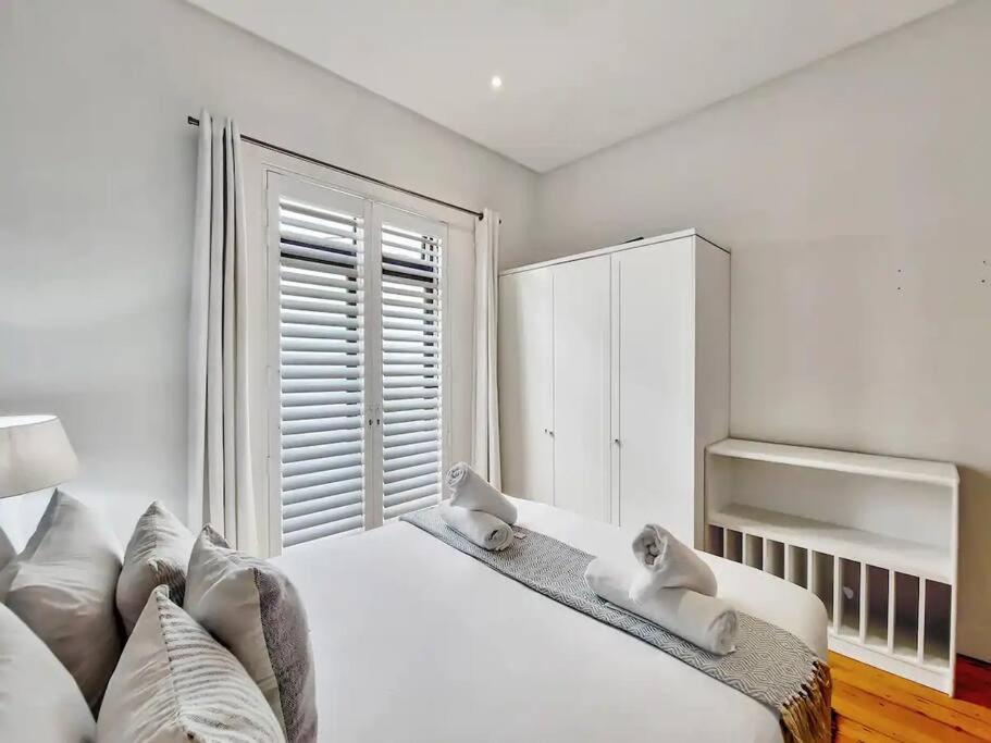 3 Bedrooms , Sleeps Six Heart Of