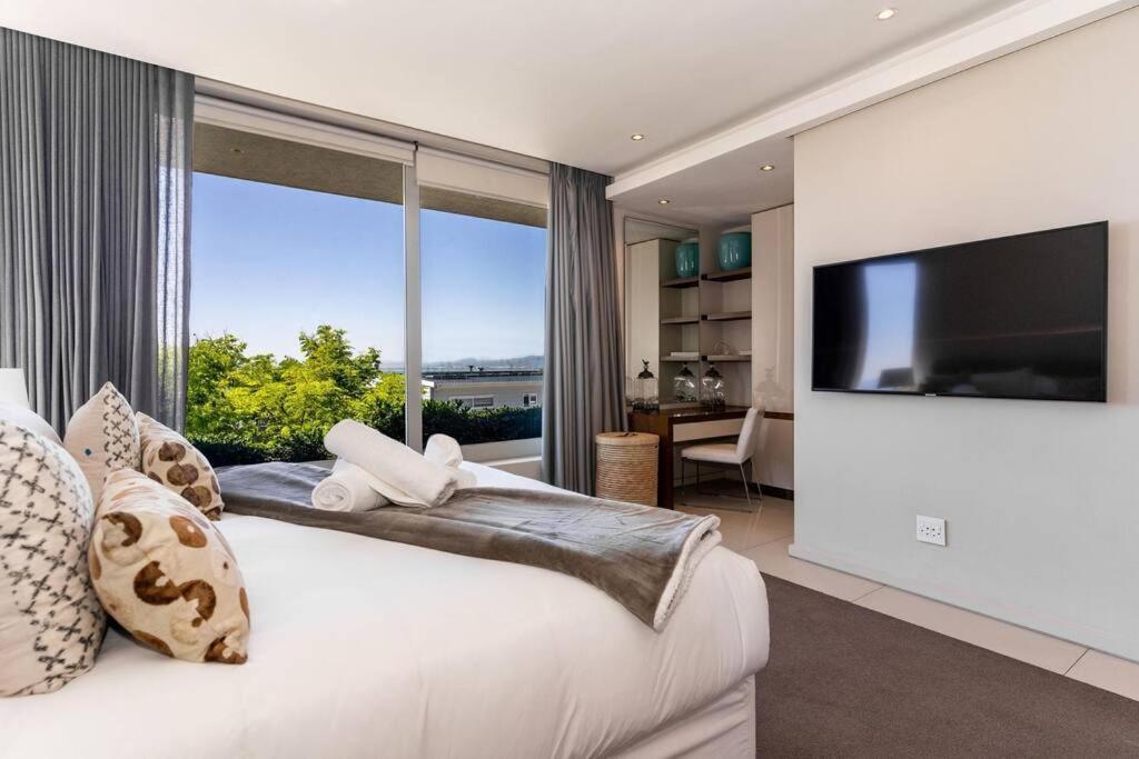 Point Grande - Luxury Family With Pool & Views
