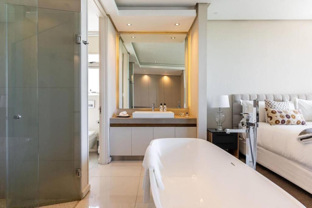 Villa Point Grande - Luxury Family With Pool & Views Cape Town