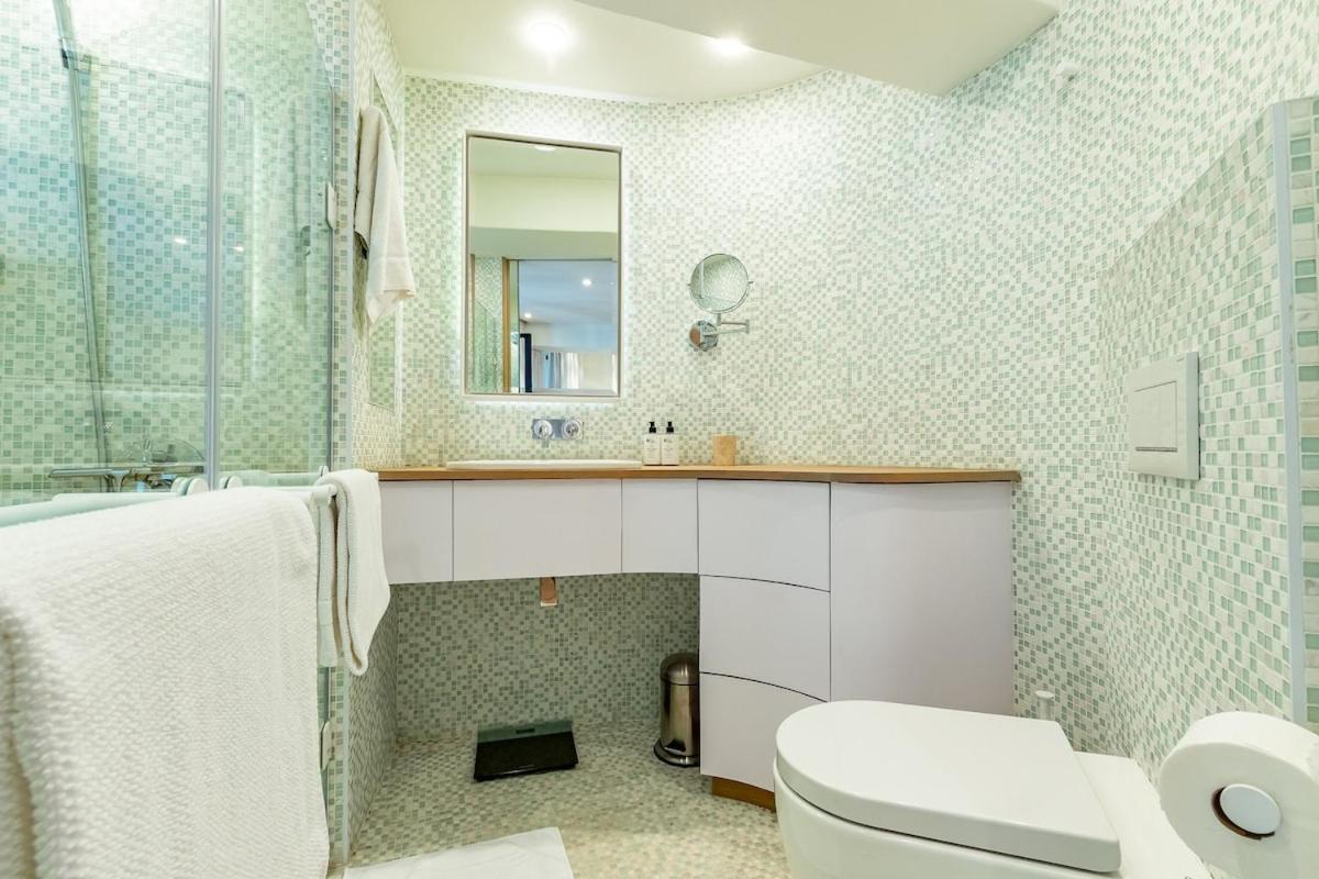 Luxurious, Modern, Artsy, Fully Fitted Home! * Cape Town