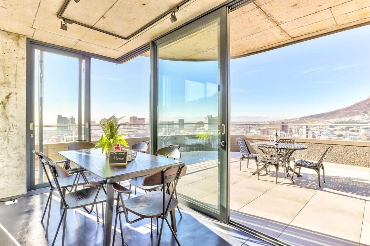 Natural Light, Penthouse Luxury, 24hr Security * Cape Town