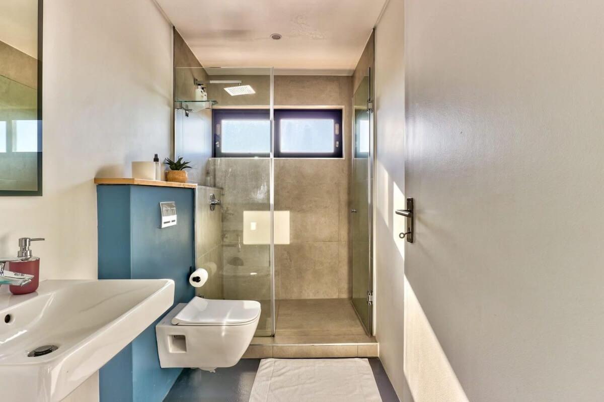 Natural Light, Penthouse Luxury, 24hr Security Holiday home *