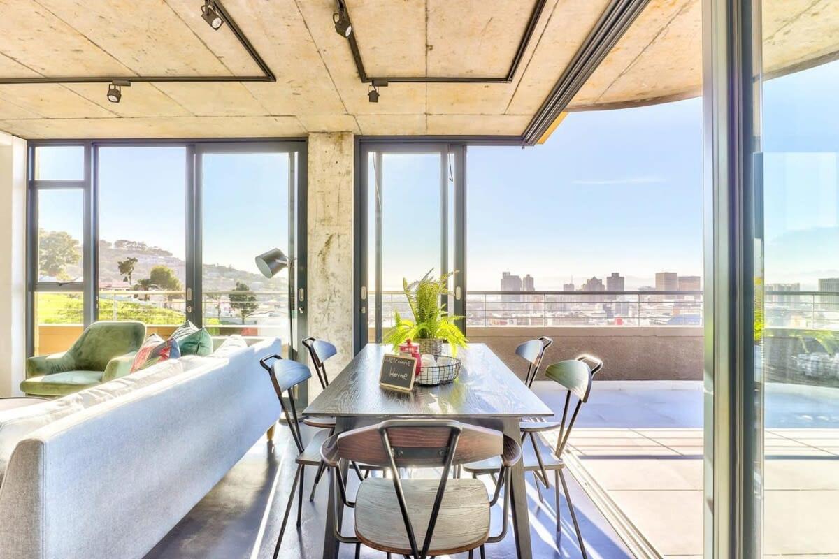 Natural Light, Penthouse Luxury, 24hr Security * Cape Town