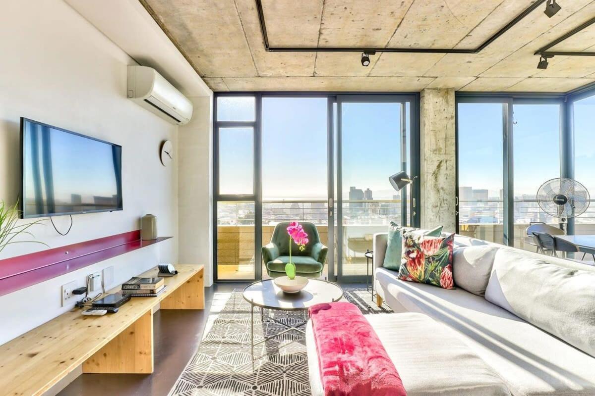Holiday home Natural Light, Penthouse Luxury, 24hr Security Cape Town