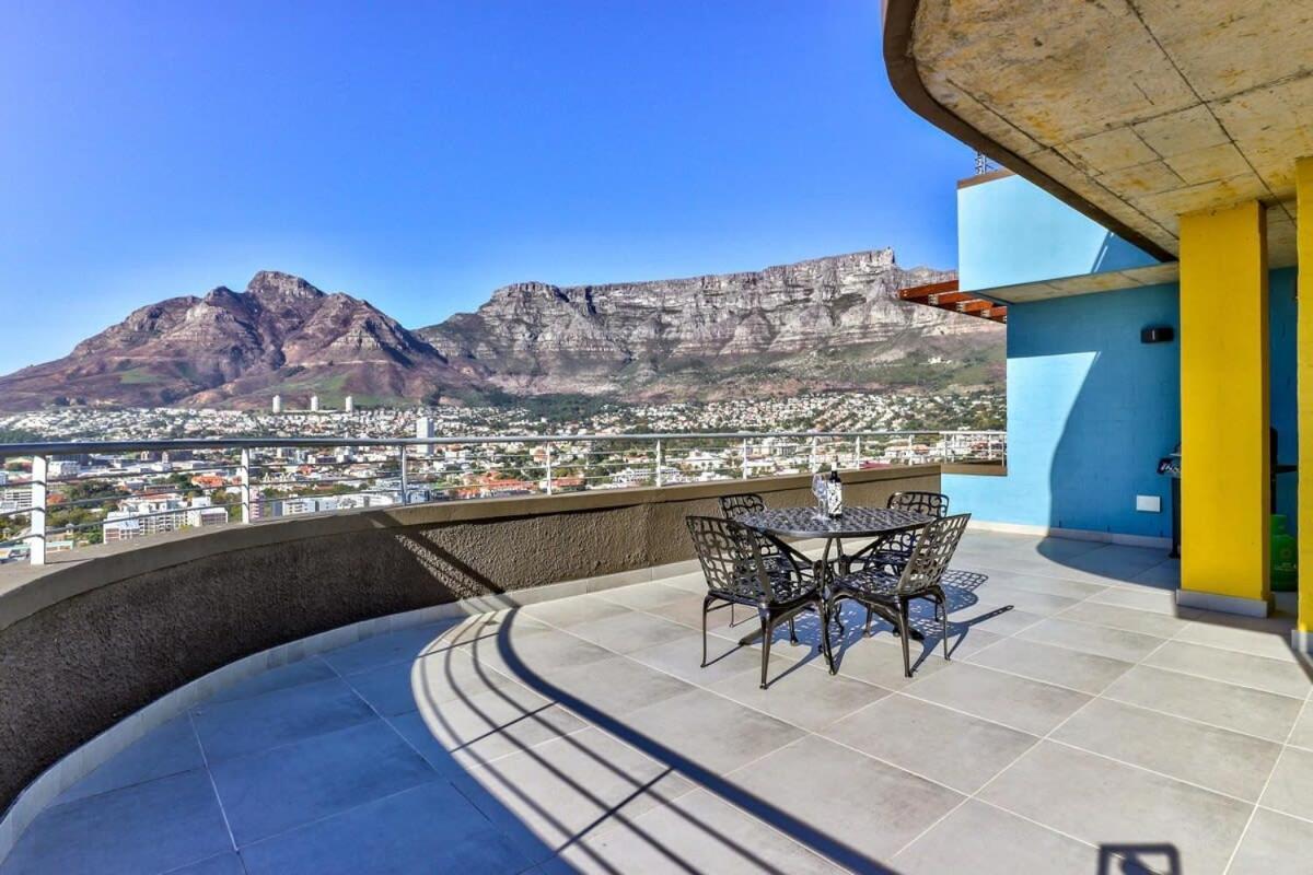 Natural Light, Penthouse Luxury, 24hr Security Cape Town