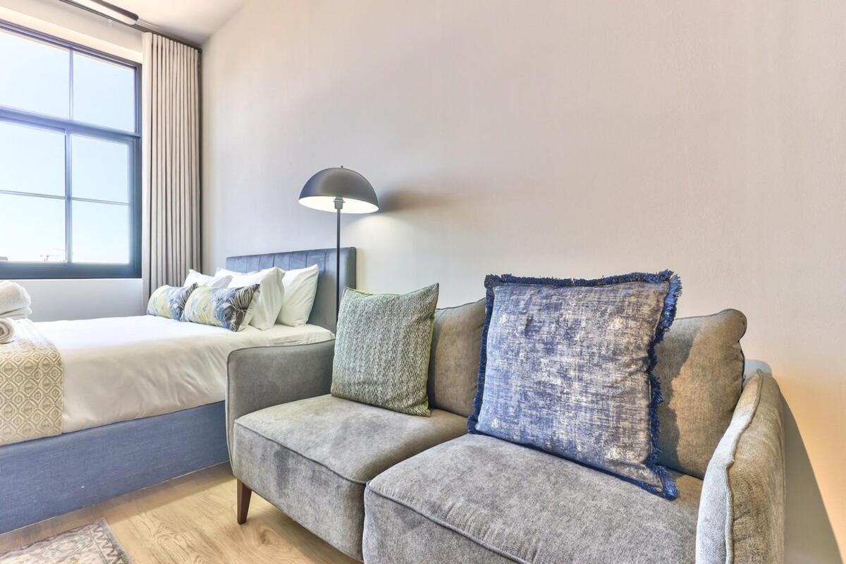 Upmarket East W Views Apartment *