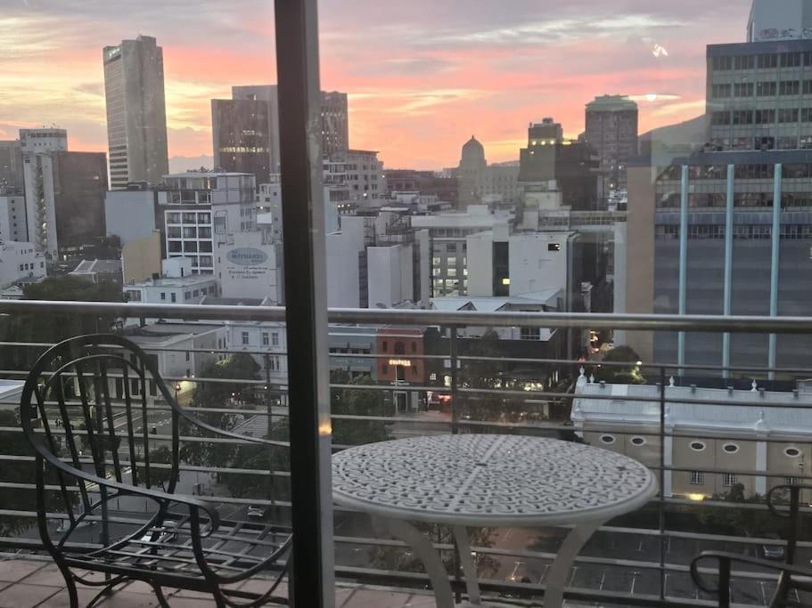 Apartment Mountain Views Near Great Restaurants *