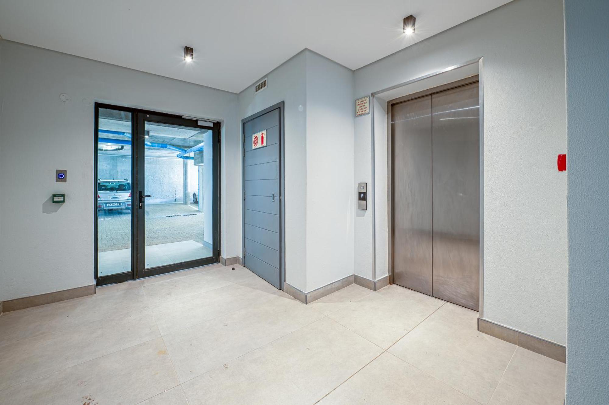 Apartment Beachfront W Wrap Around Terrace, Blouberg, 04 Azul Bloubergstrand