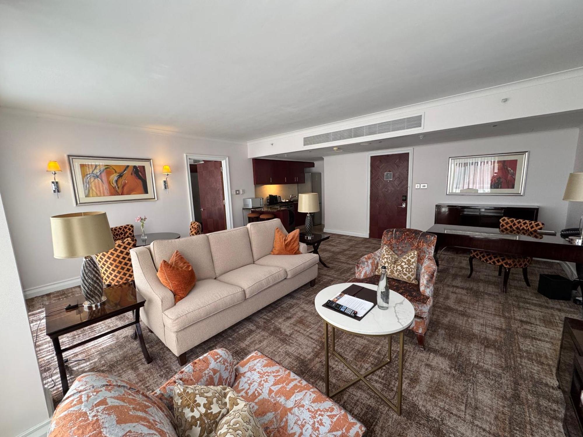 Luxury At Taj - Corner With Balcony - Newly Renovated * Cape Town