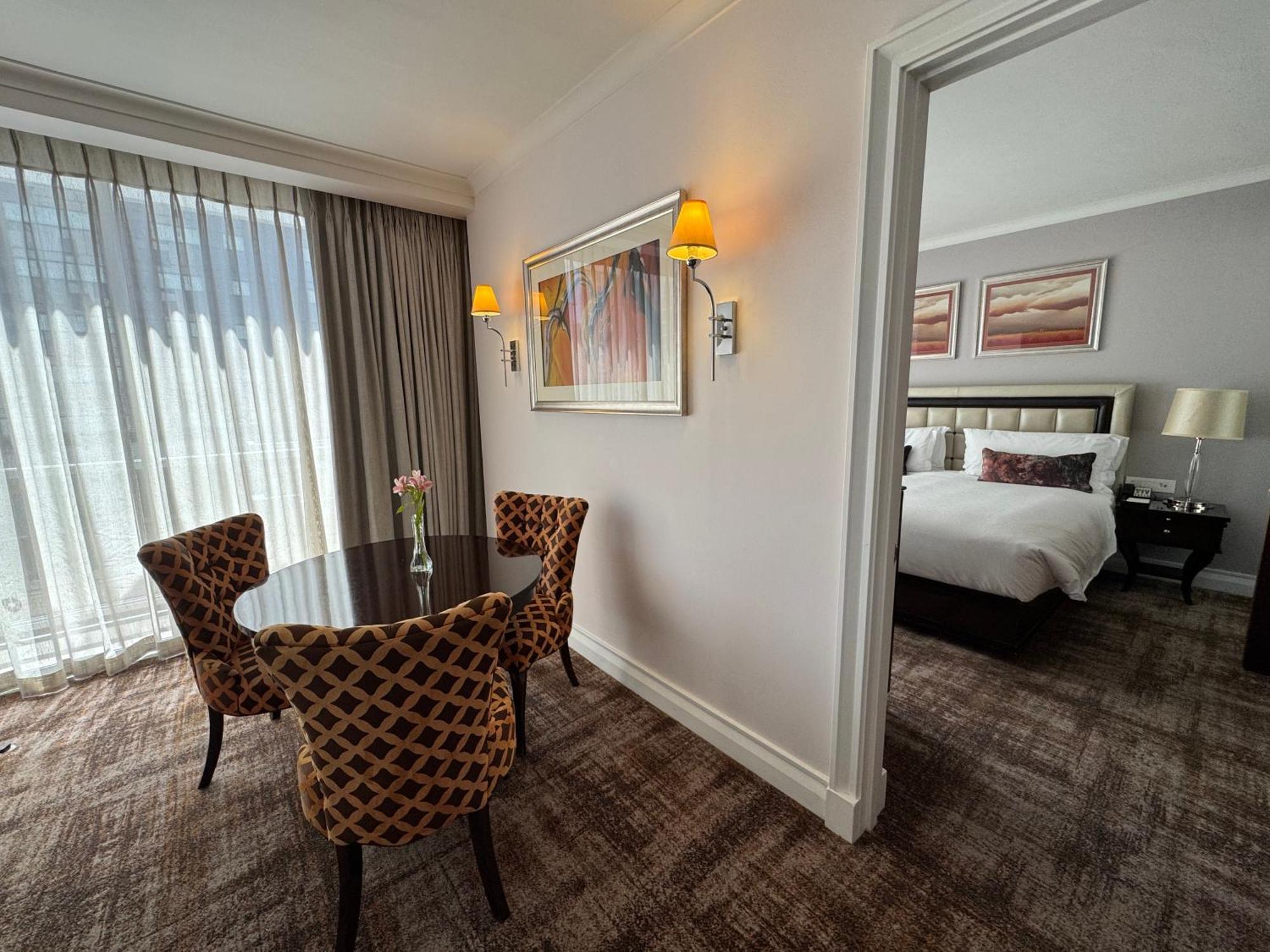 Luxury At Taj - Corner With Balcony - Newly Renovated Apartment Cape Town