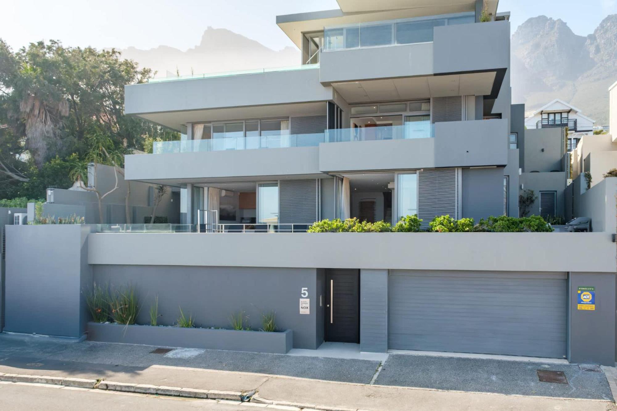Blue Ocean Apartment *