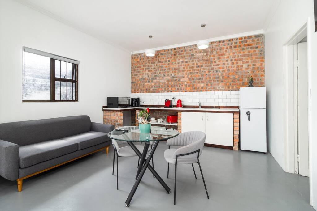 1bed Flat, Braai, Ac, Walking Distance From Blouberg Beachfront * Cape Town