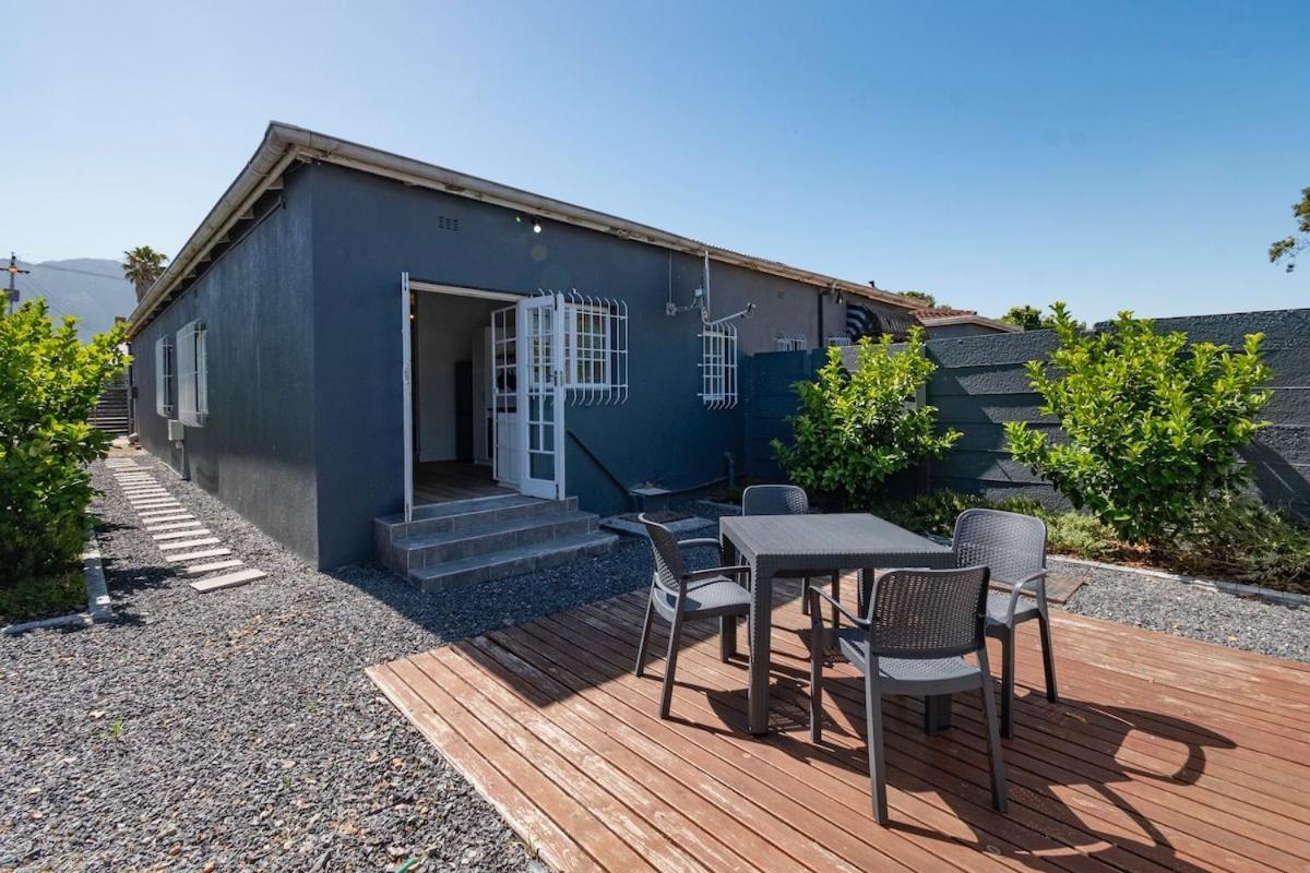 Two Bedroom House In Claremont * Cape Town