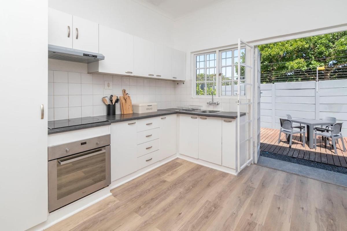 Two Bedroom House In Claremont Holiday home