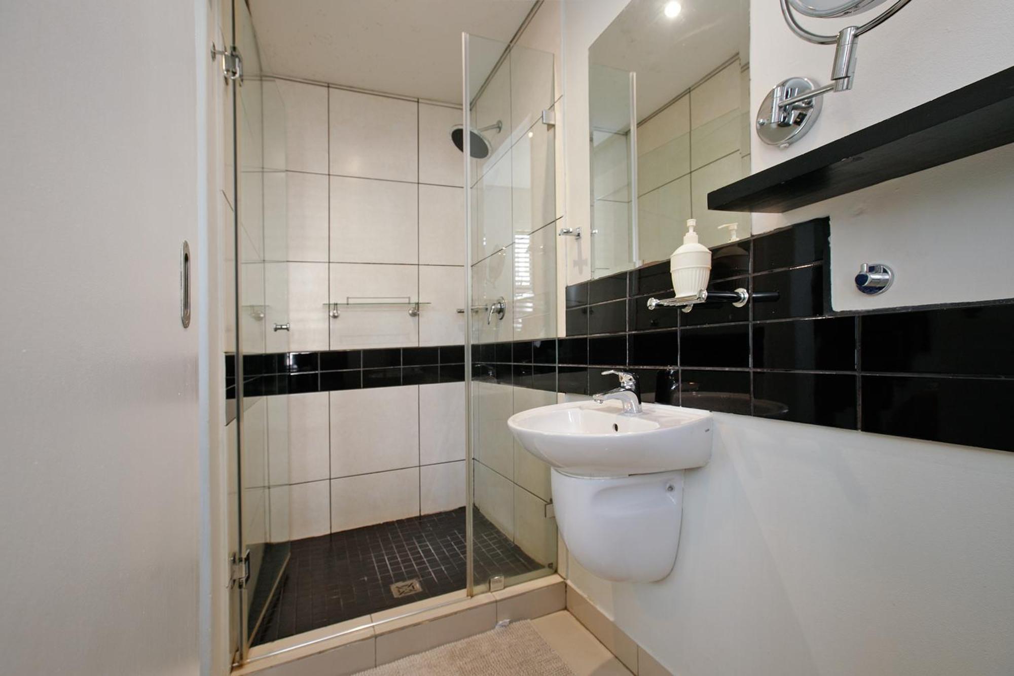 2bdr - Explorer Cape Town