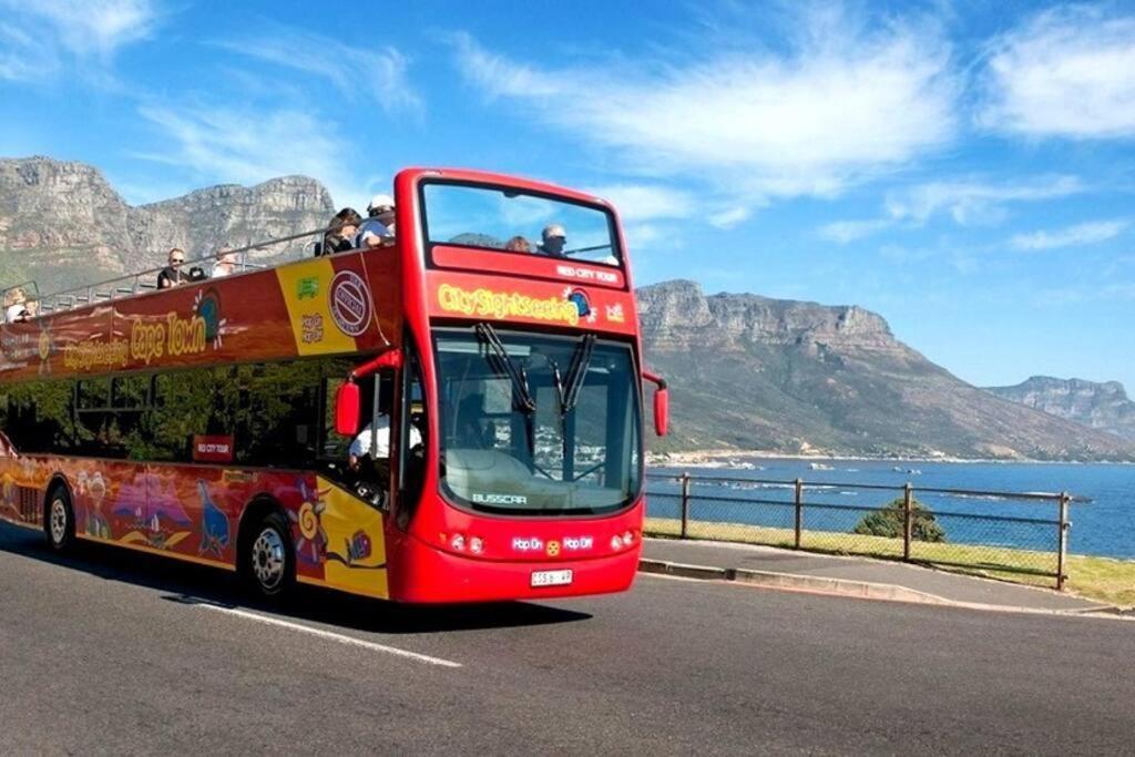 With Magical Mountain And Sea Views * Cape Town