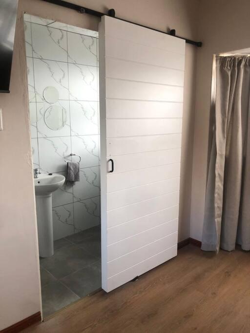 Entire Spacious Guest In * Cape Town