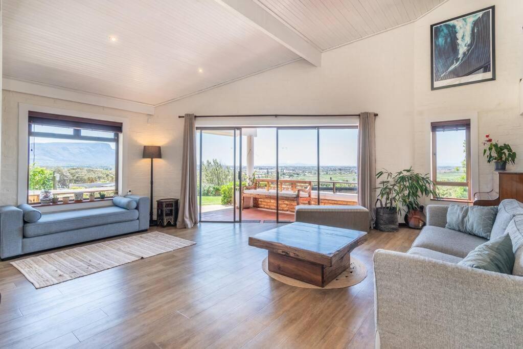 3Br Lakeside Home Mountains & Beach Nearby Apartment