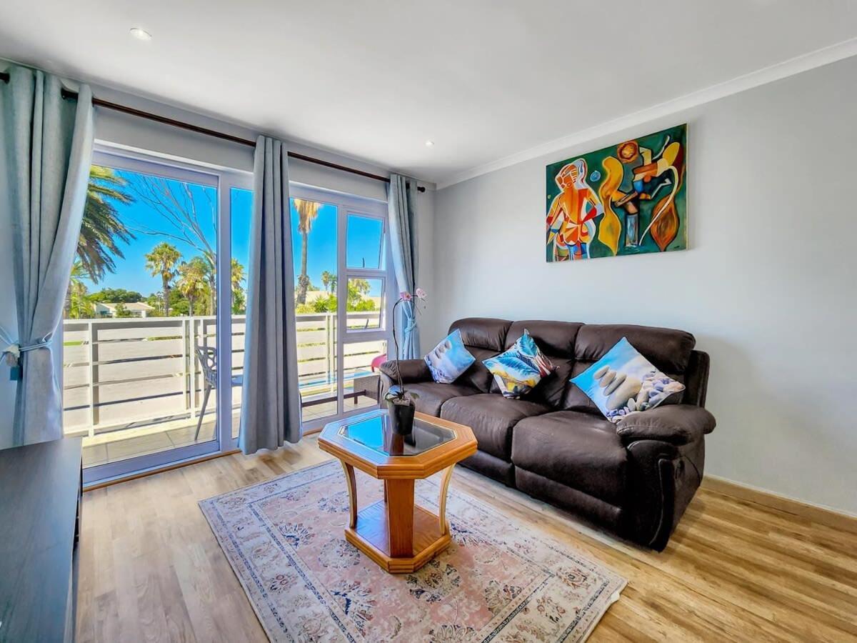 Tranquil Family Escape: Pool Balcony * Cape Town