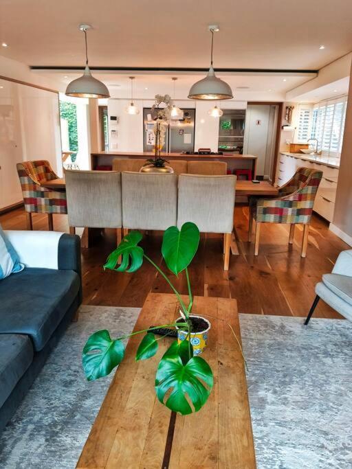 Exquisite Family Home, Immaculate Condition Casa de férias *