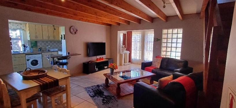 8 On Lily Self Catering Apartment