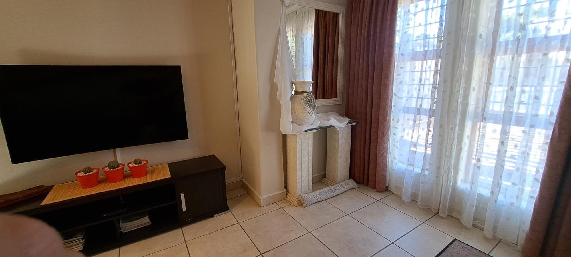 8 On Lily Self Catering Apartment