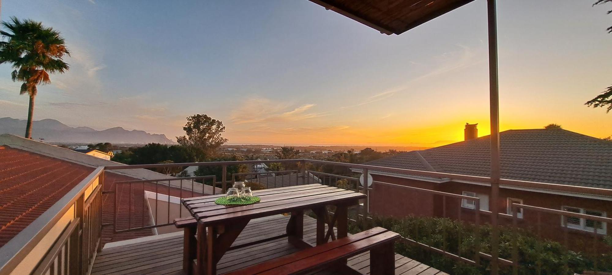 8 On Lily Self Catering Apartment *