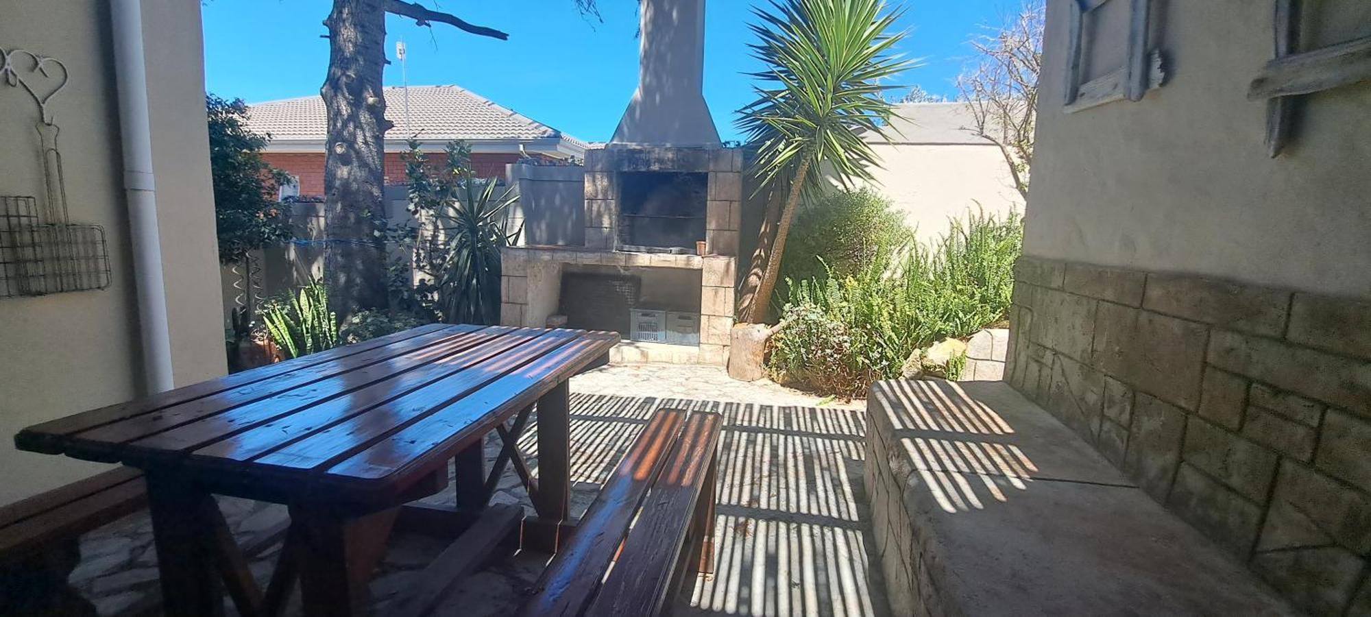 8 On Lily Self Catering *