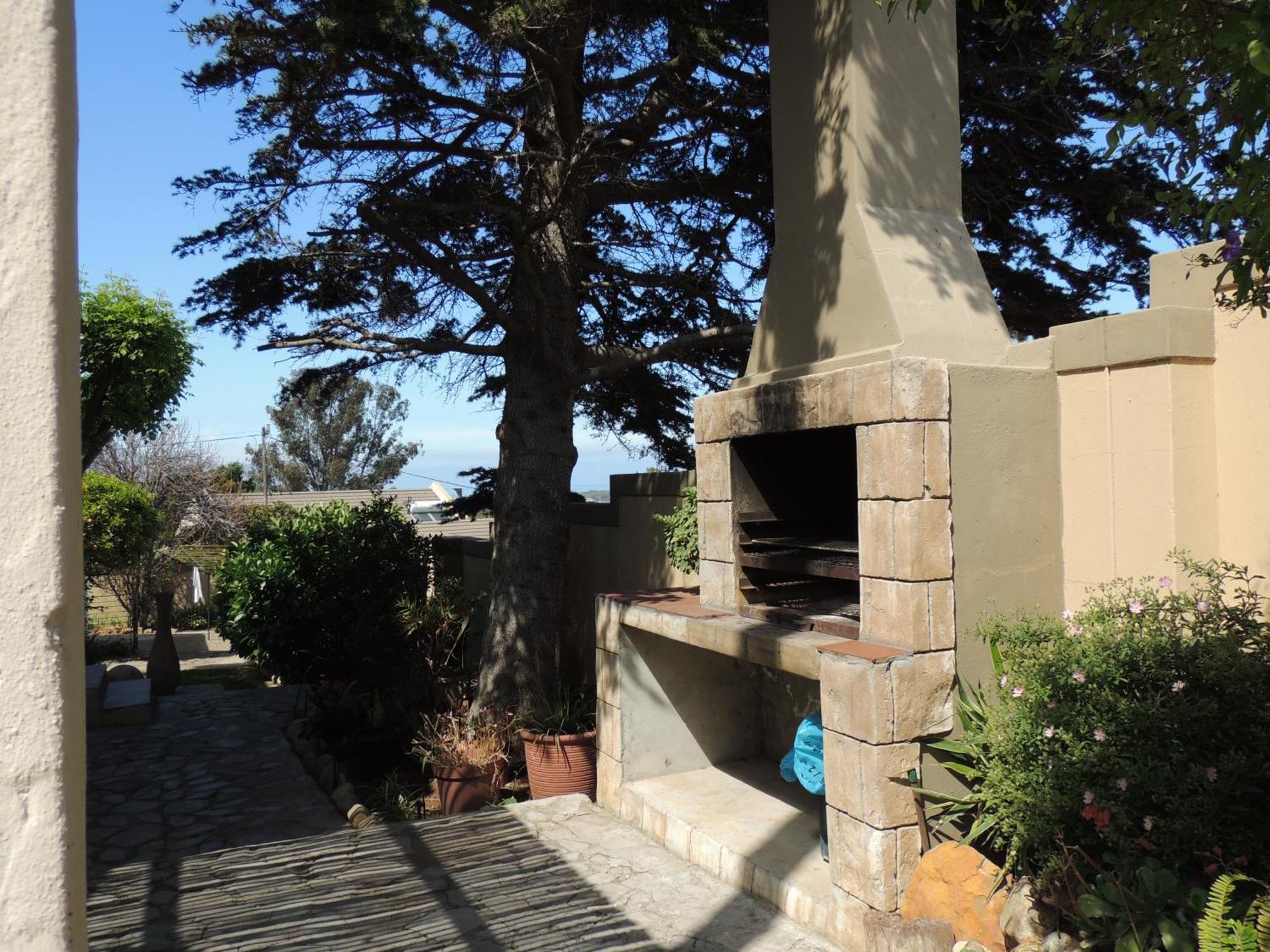 8 On Lily Self Catering