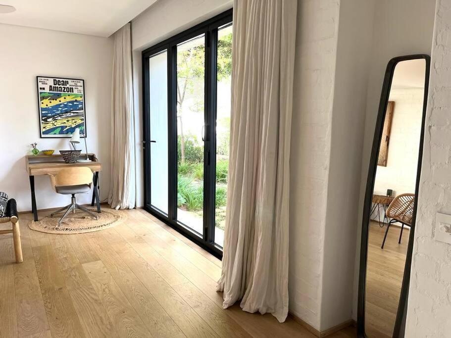Modern On The Foot Of Table Mountain * Cape Town