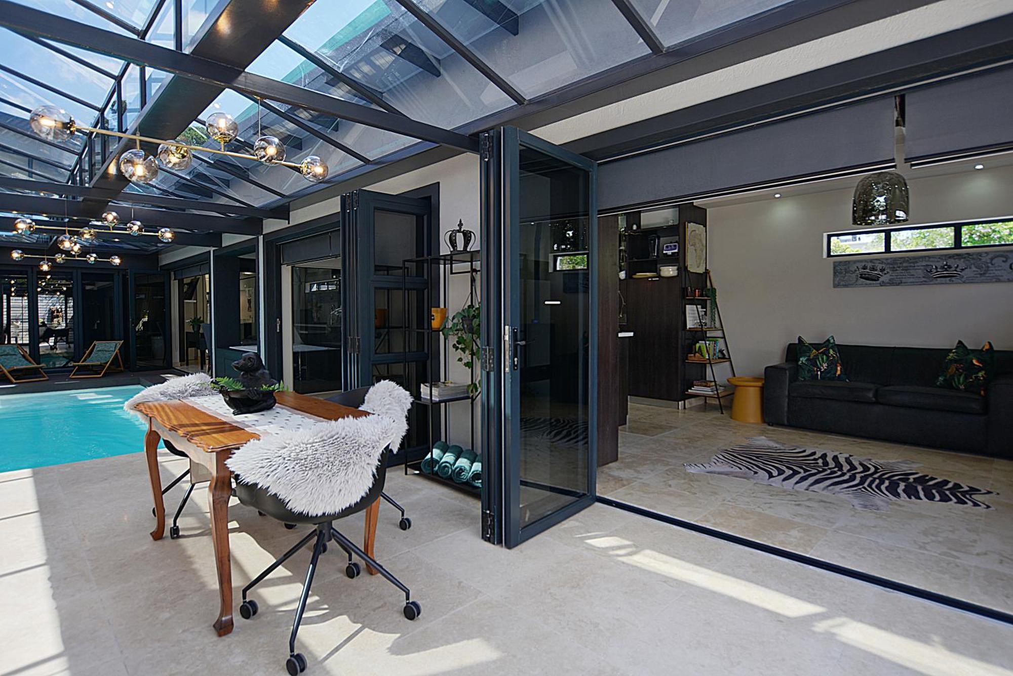 Crown Comfort - Affordable Luxury - Private Heated Pool & Hot Tub Under Roof *