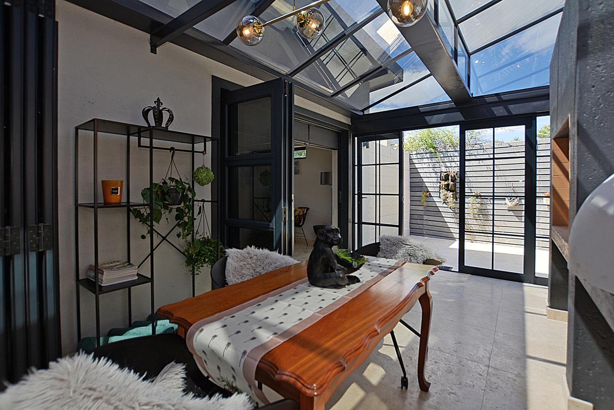 Apartment Crown Comfort - Affordable Luxury - Private Heated Pool & Hot Tub Under Roof