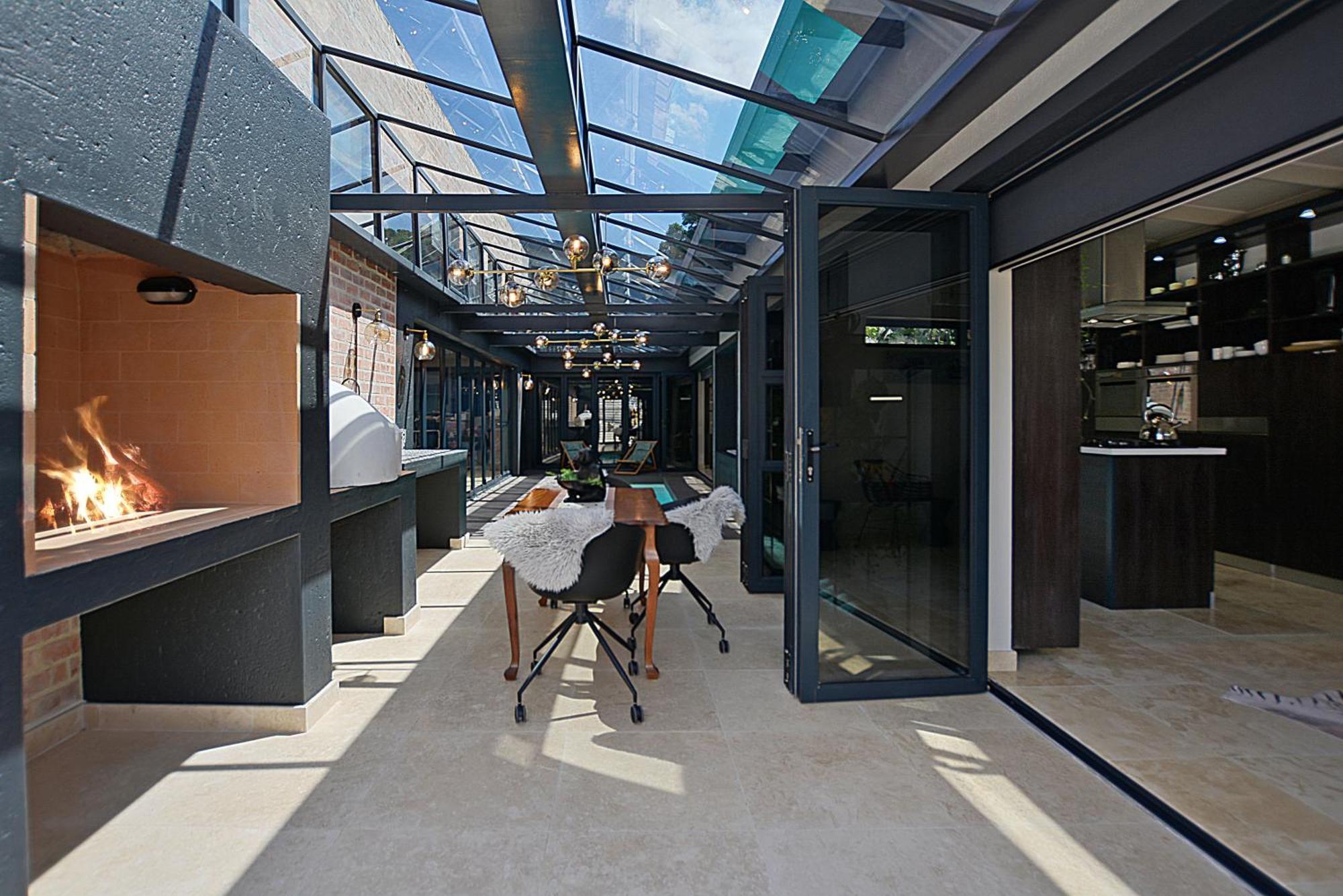 Crown Comfort - Affordable Luxury - Private Heated Pool & Hot Tub Under Roof Cape Town