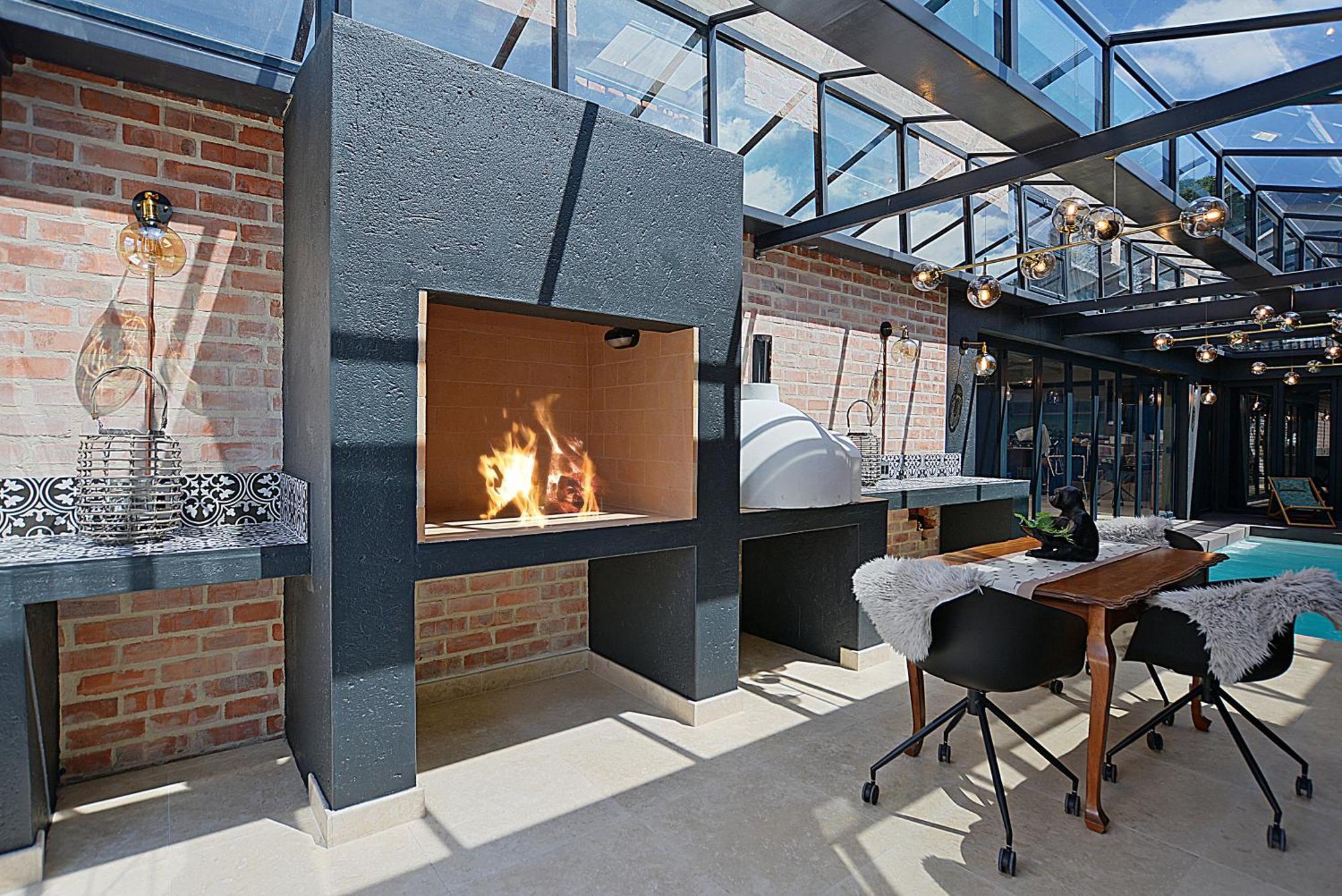Crown Comfort - Affordable Luxury - Private Heated Pool & Hot Tub Under Roof * Cape Town