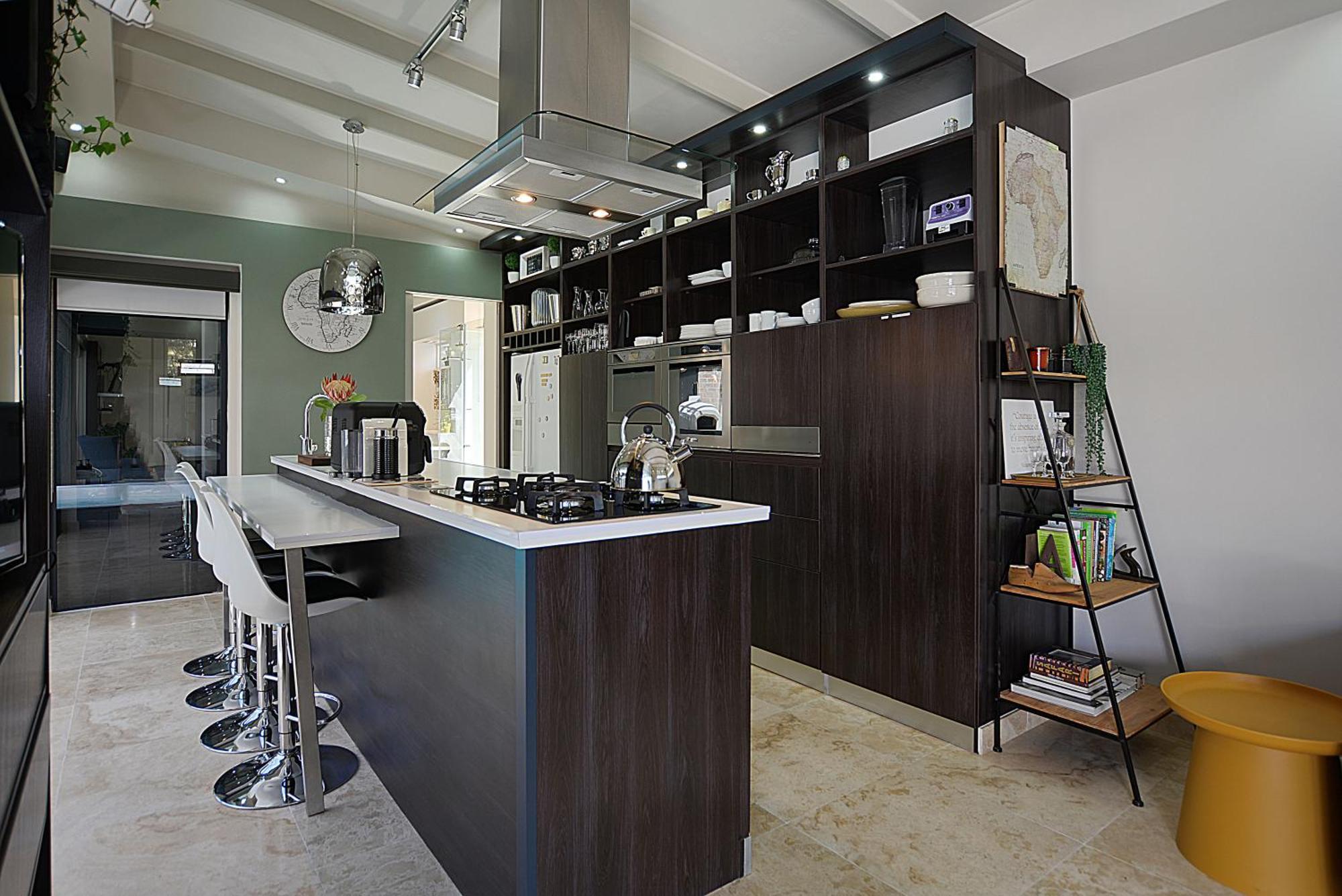 Crown Comfort - Affordable Luxury - Private Heated Pool & Hot Tub Under Roof * Cape Town