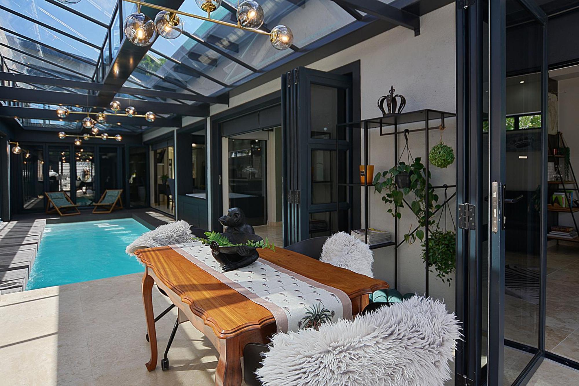 Crown Comfort - Affordable Luxury - Private Heated Pool & Hot Tub Under Roof Apartment