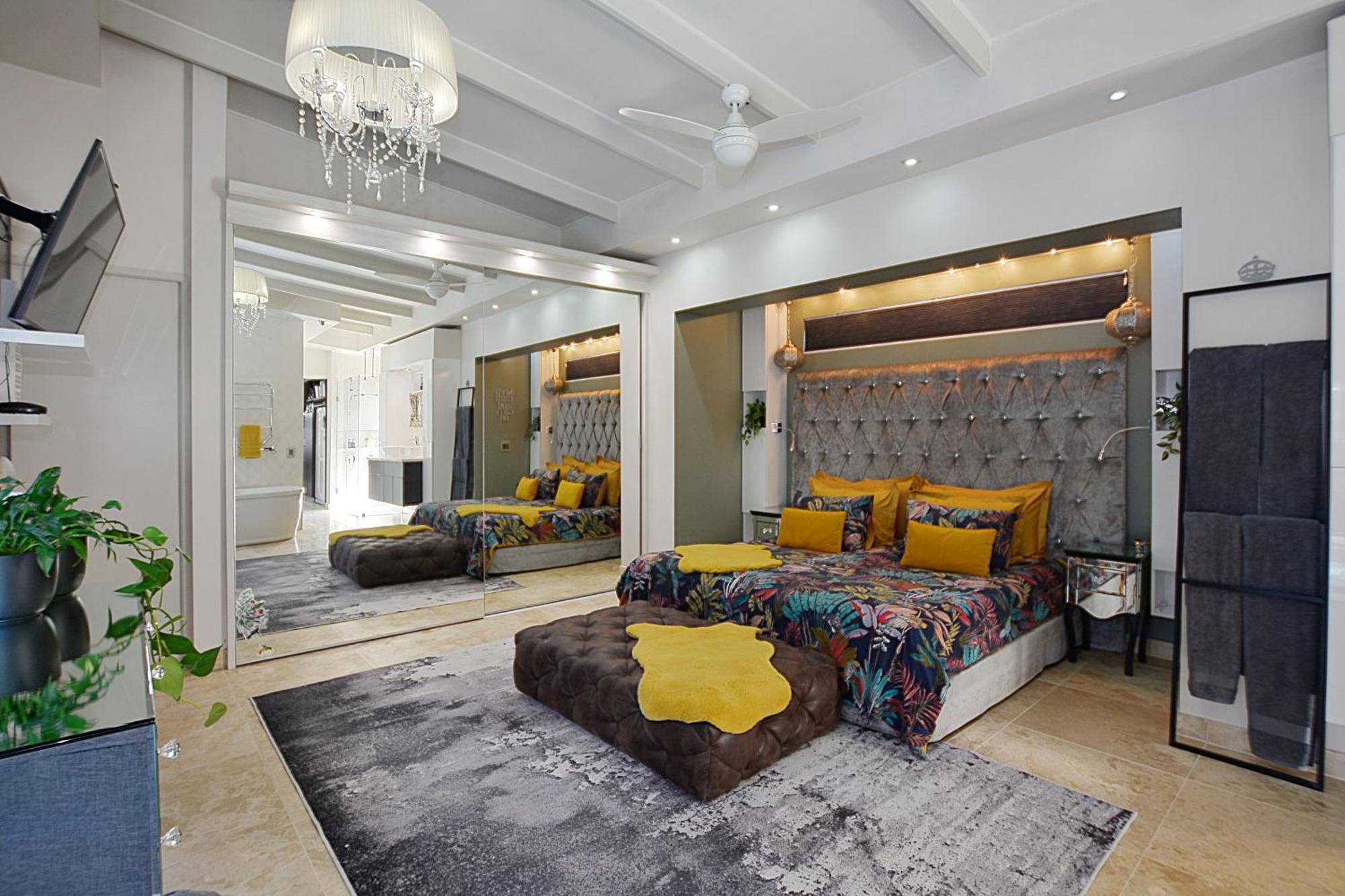 Apartment Crown Comfort - Affordable Luxury - Private Heated Pool & Hot Tub Under Roof Cape Town