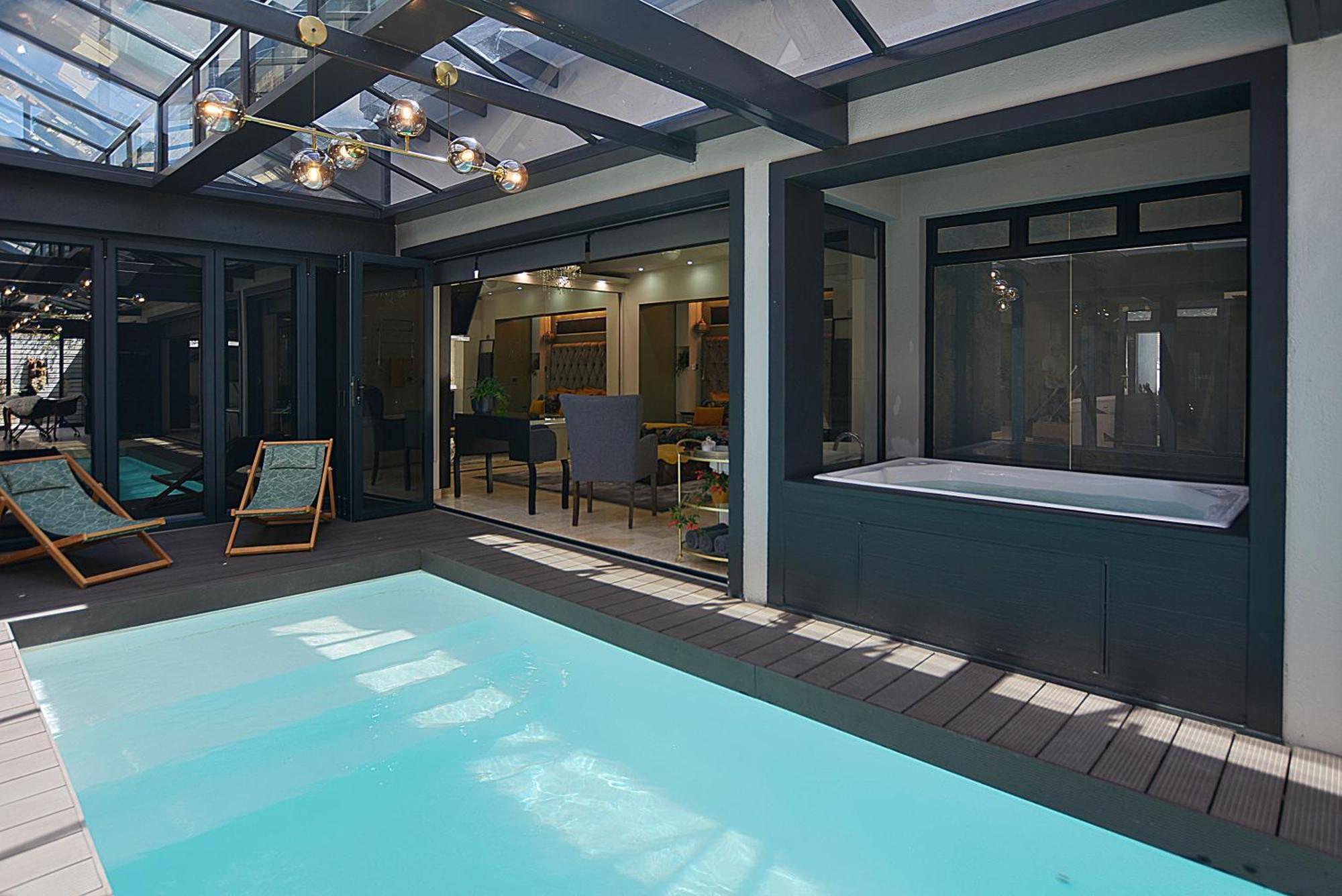 Crown Comfort - Affordable Luxury - Private Heated Pool & Hot Tub Under Roof * Cape Town