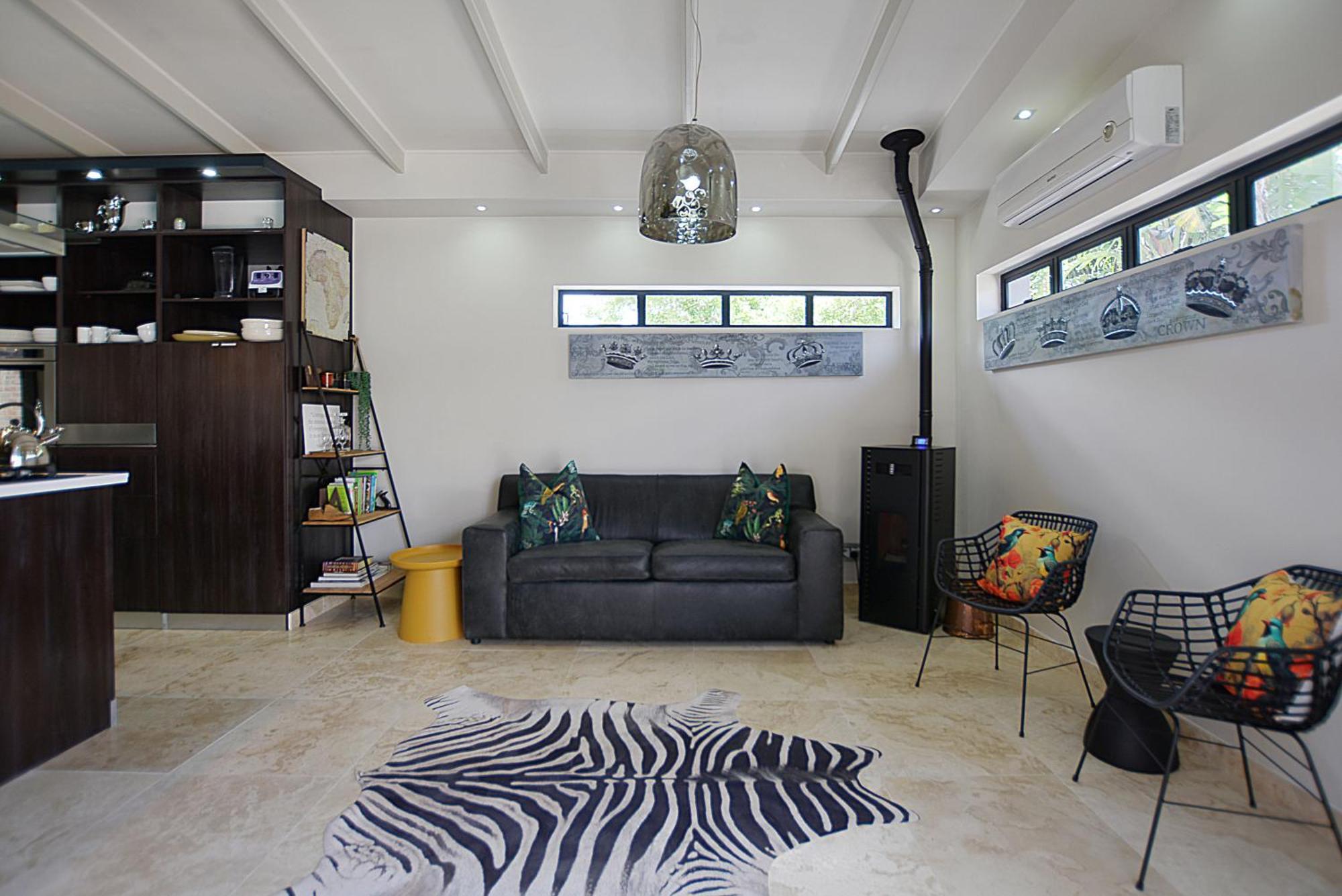 Apartment Crown Comfort - Affordable Luxury - Private Heated Pool & Hot Tub Under Roof *