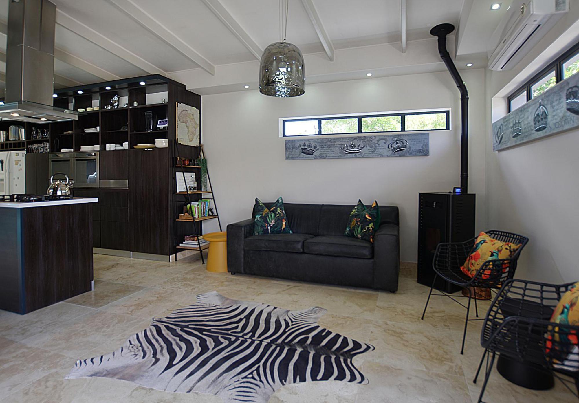 Crown Comfort - Affordable Luxury - Private Heated Pool & Hot Tub Under Roof Cape Town