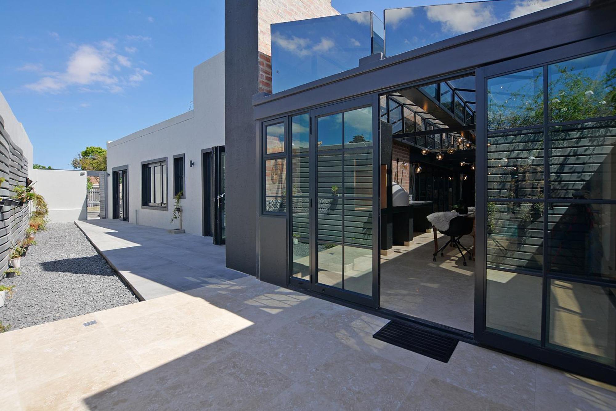 Crown Comfort - Affordable Luxury - Private Heated Pool & Hot Tub Under Roof