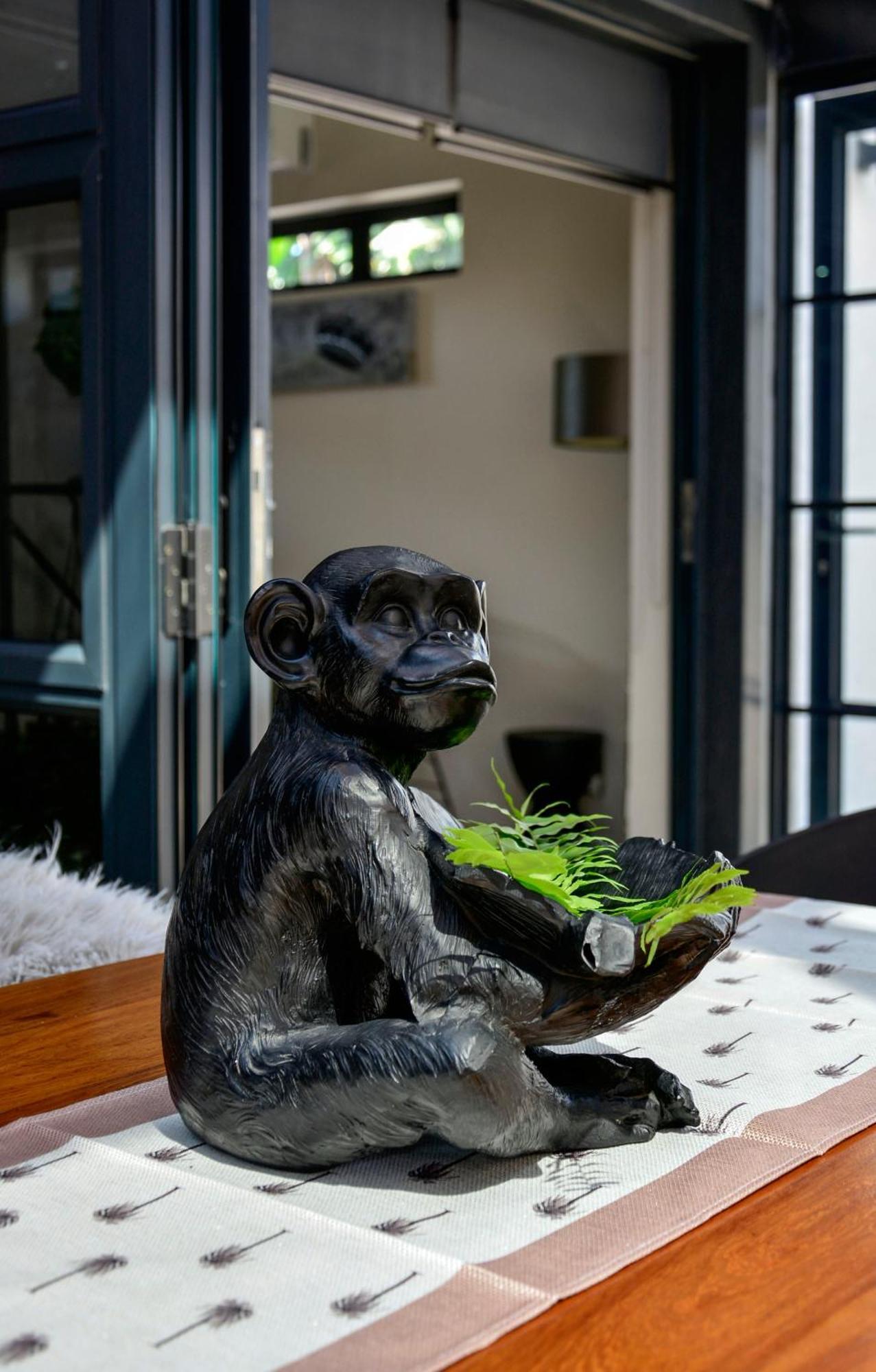 Crown Comfort - Affordable Luxury - Private Heated Pool & Hot Tub Under Roof Cape Town