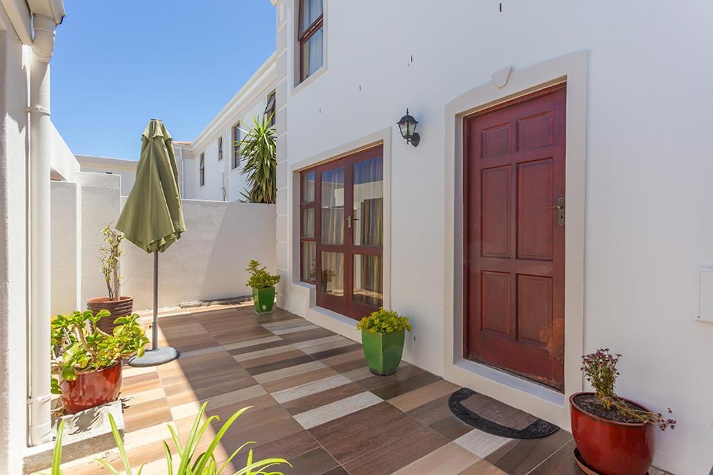 Secured 3-bedroom Townhouse Apartment *