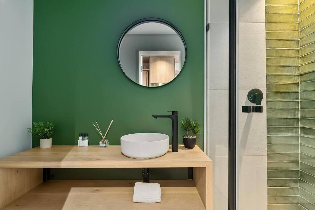 Cosy Little On Harrington Street * Cape Town
