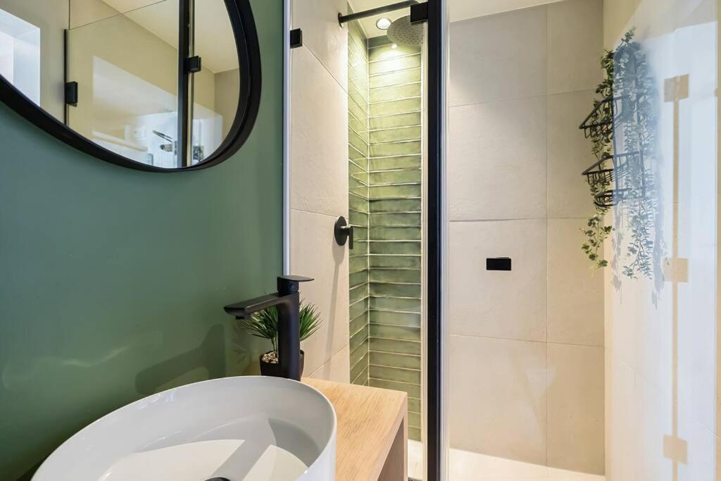 Cosy Little On Harrington Street Apartment Cape Town