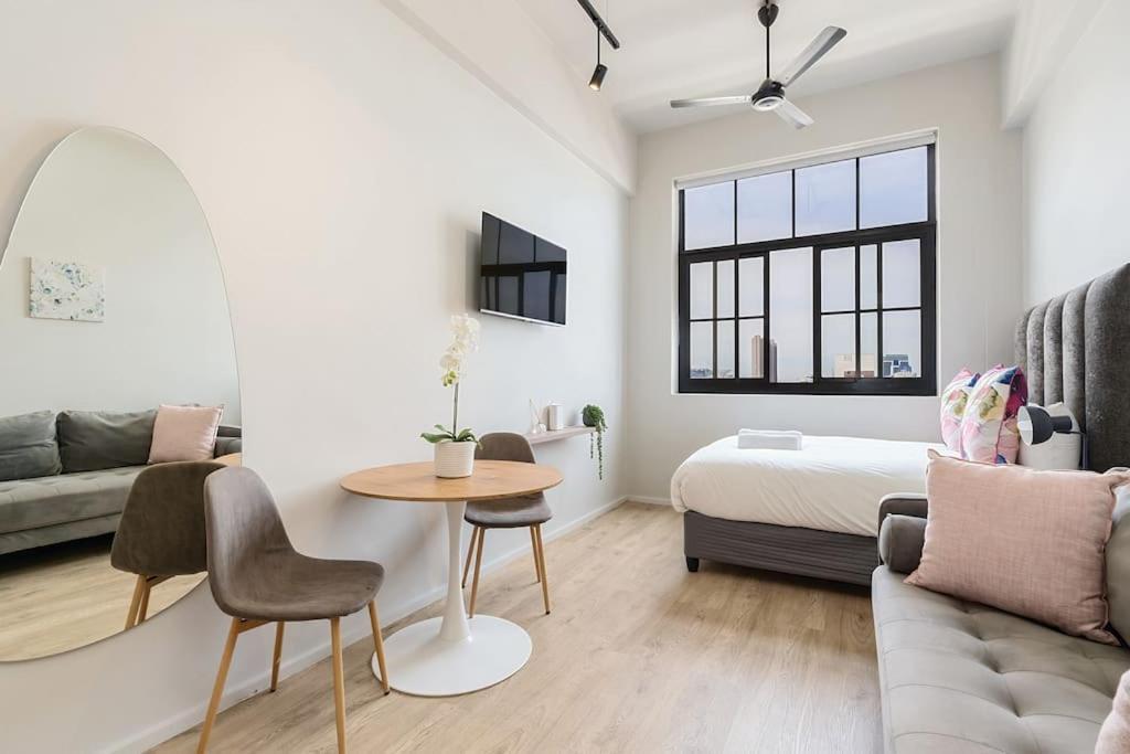 Cosy Little On Harrington Street *