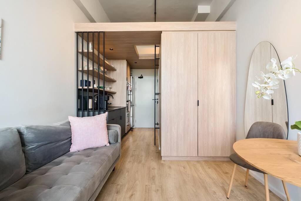 Cosy Little On Harrington Street * Cape Town